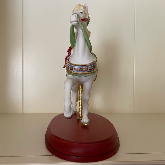 Christmas Lenox Carousel Horse 2014/2015 - Picture 6 of 10